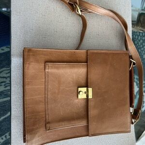 Sophisticated Tan Leather Messenger Bag
